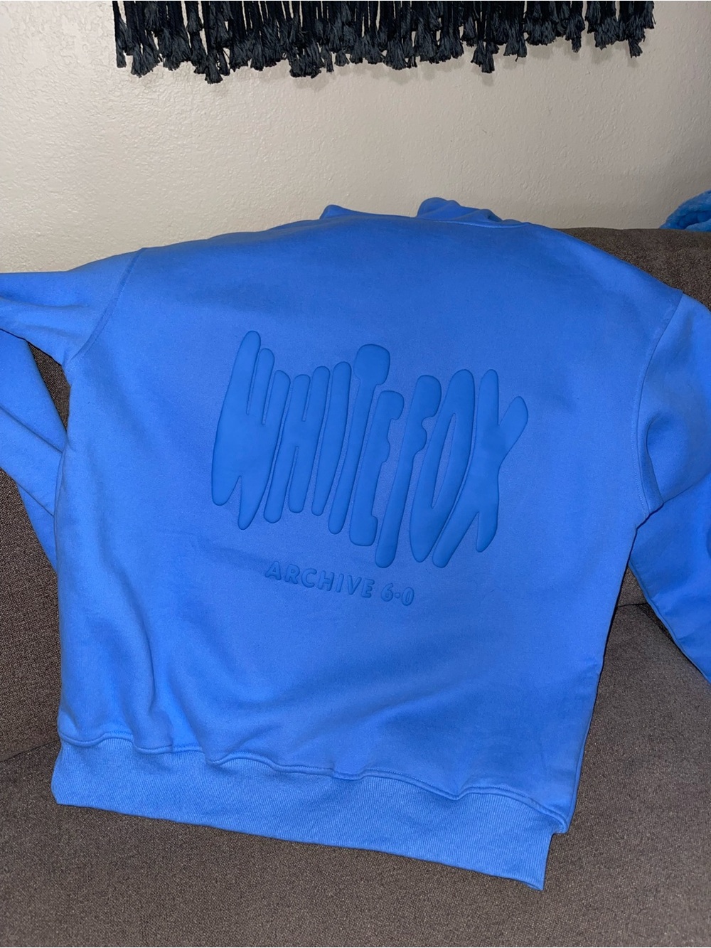 ✨White Fox✨ Archive 6.0 cobalt blue hoodie EUC - Picture 4 of 4